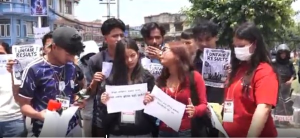 हतारमा नतिजा प्रकाशन गर्दा भविश्यमाथि खेलबाड भएको विद्यार्थीद्वारा माइतीघरमा प्रदर्शन